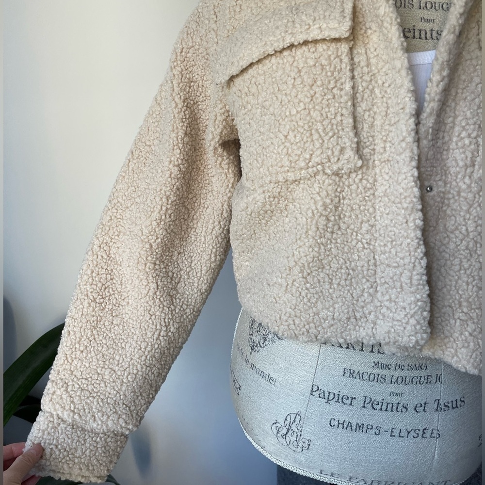 Short shearling cream jacket - Picture 2 of 9